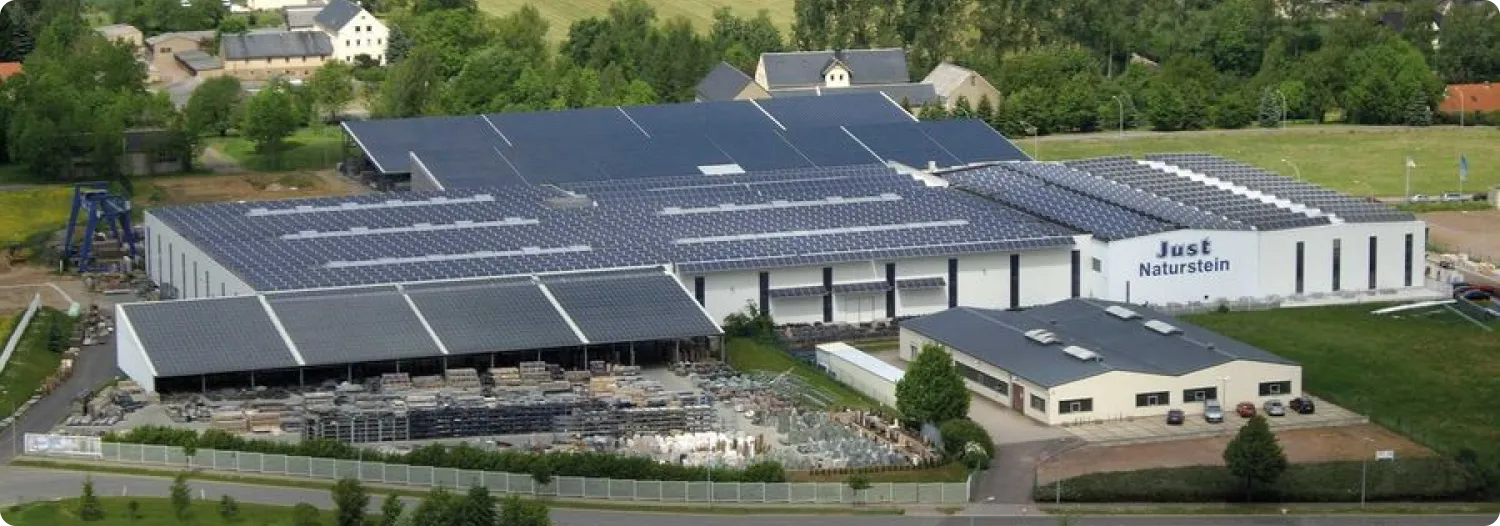 Komplette Gewerbehalle PV-Anlage