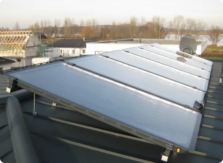 Aufgeständerte thermische Solaranlage